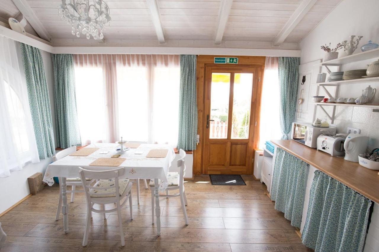 Bacchus Apartman - Borbarlang, Badacsony Badacsonytomaj Exteriér fotografie