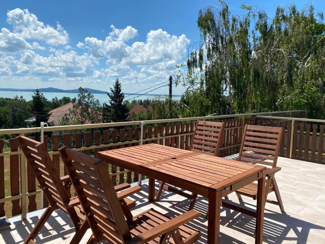 Bacchus Apartman - Borbarlang, Badacsony Badacsonytomaj Exteriér fotografie