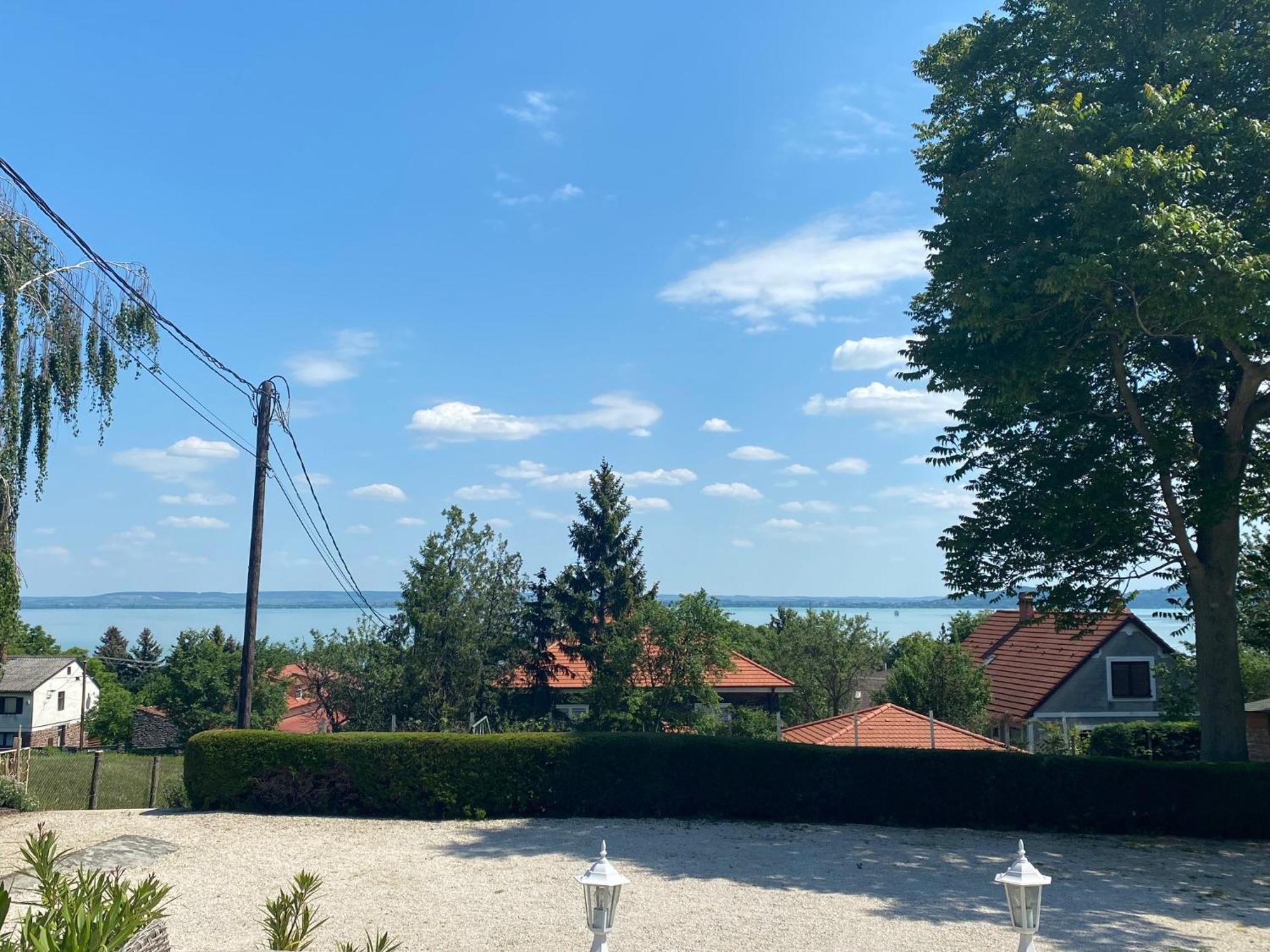 Bacchus Apartman - Borbarlang, Badacsony Badacsonytomaj Exteriér fotografie