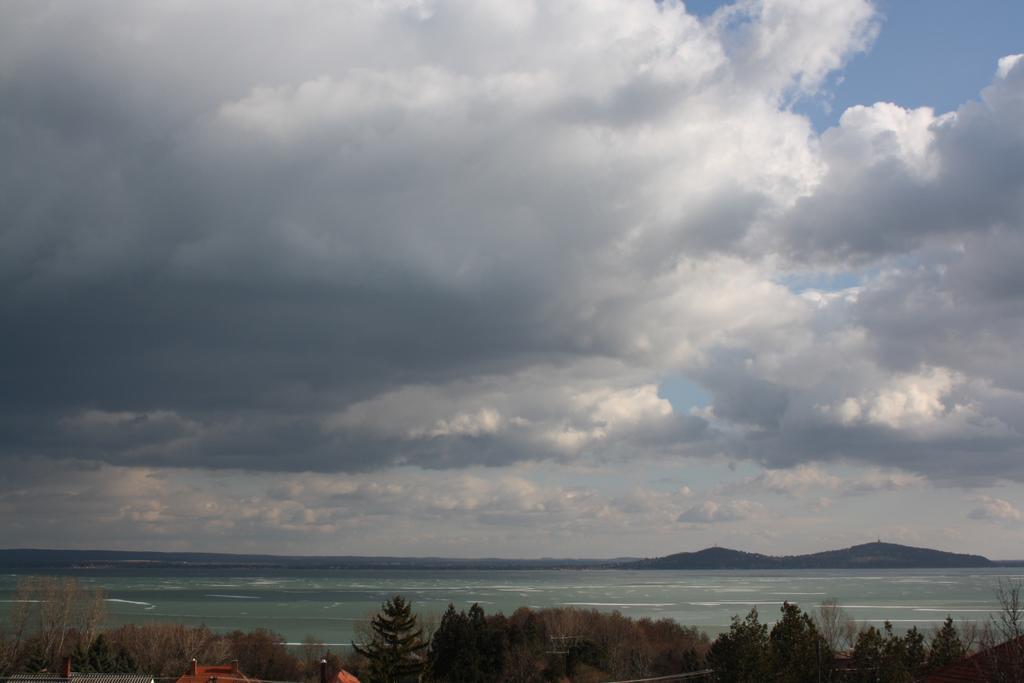 Bacchus Apartman - Borbarlang, Badacsony Badacsonytomaj Exteriér fotografie