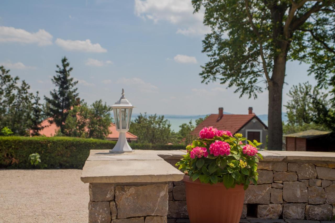 Bacchus Apartman - Borbarlang, Badacsony Badacsonytomaj Exteriér fotografie
